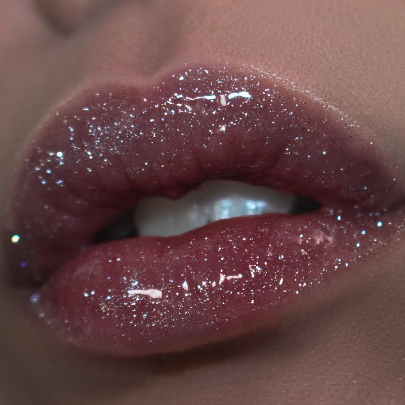 1-piece Diamond Shining Lip OilInfused with Glitter and High-Shimmer, craftedwith Natural Plant-based Ingredients for SmoothHydration and Plumping Brilliance. Elevate YourMakeup Routine use this Beauty Essential in LipCare!